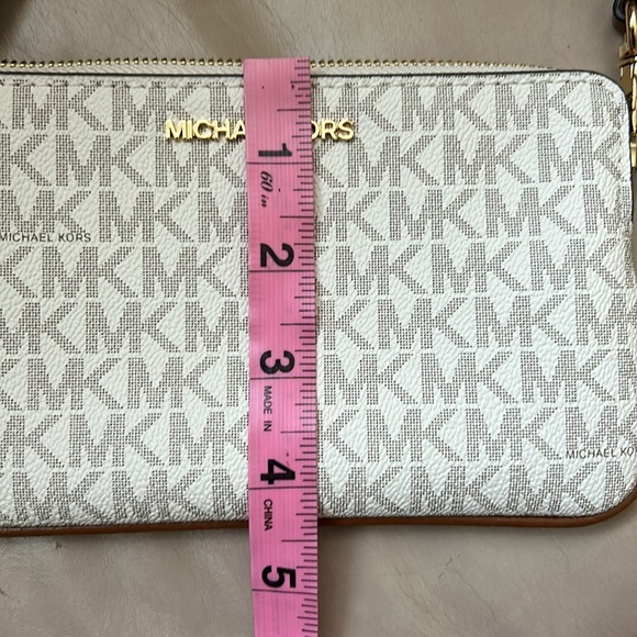 MICHAEL KORS wristlet or clutch - Picture 13 of 14